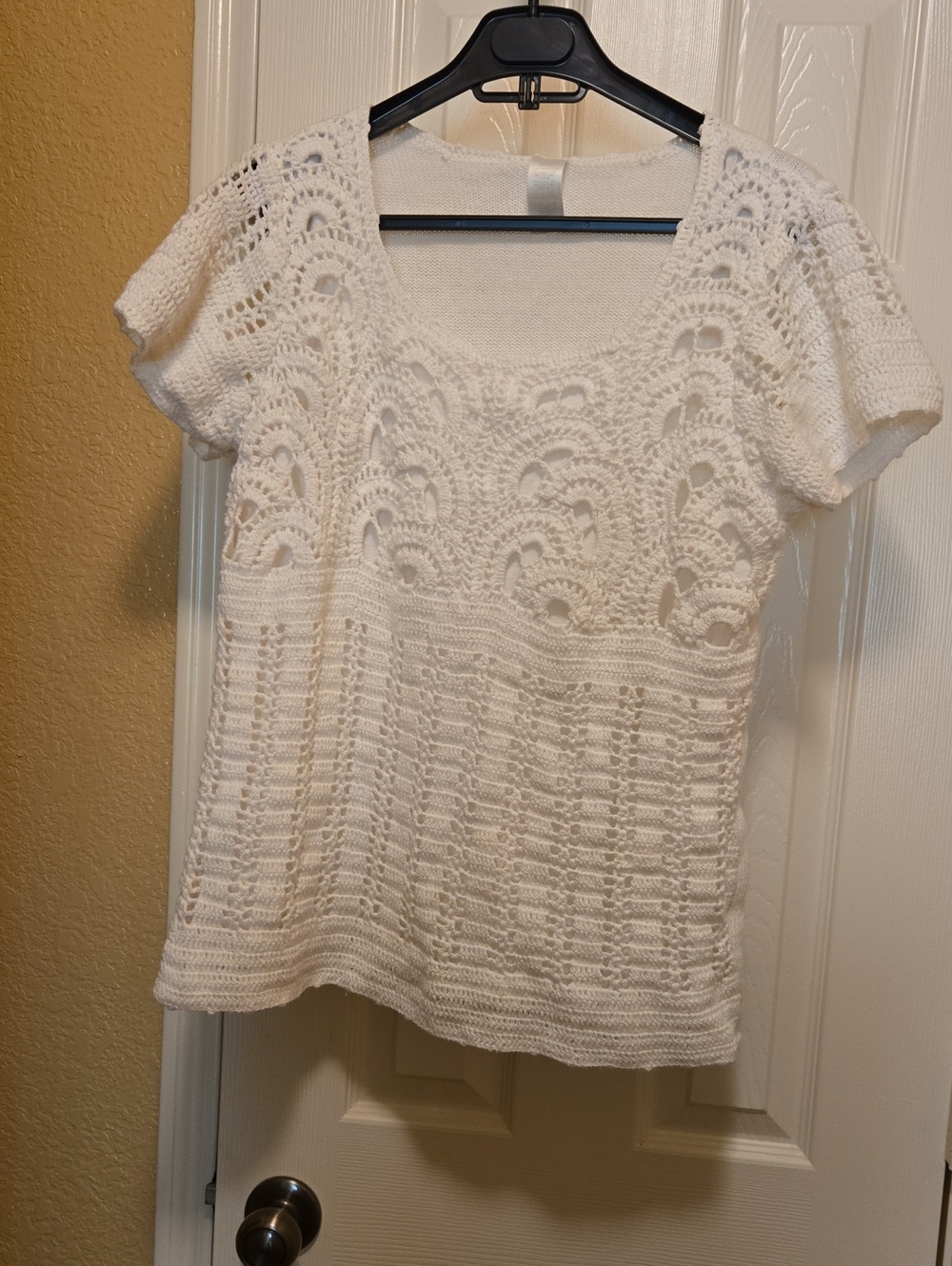 Women’s White Crochet Knit Short Sleeve Top